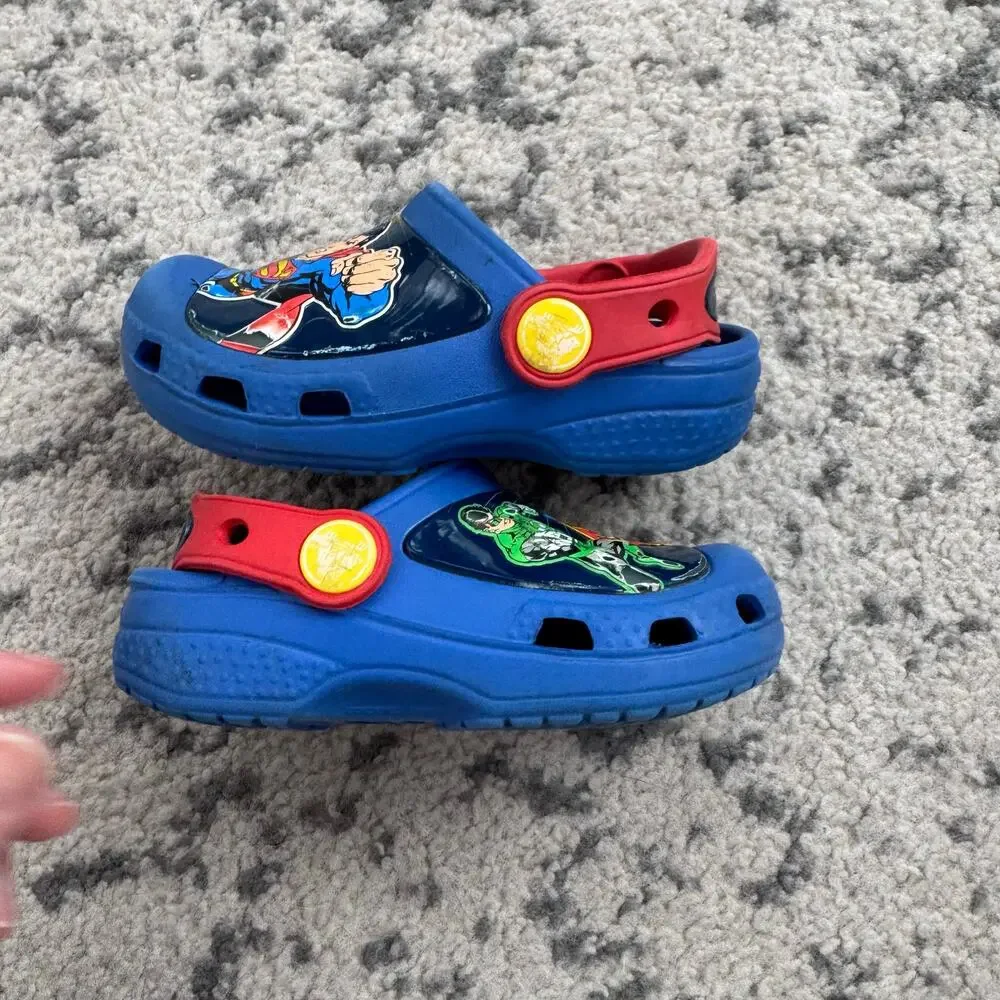 CROCS Kids TM & DC Comics Superhero Clog Shoes Size 6/7